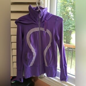 LuLuLemon. Athletica Hoodie. Scuba, lilac. US4.